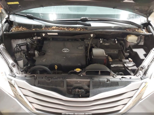 5TDYK3DC7FS648329 Toyota Sienna Xle 8 Passenger