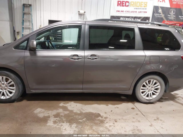5TDYK3DC7FS648329 Toyota Sienna Xle 8 Passenger