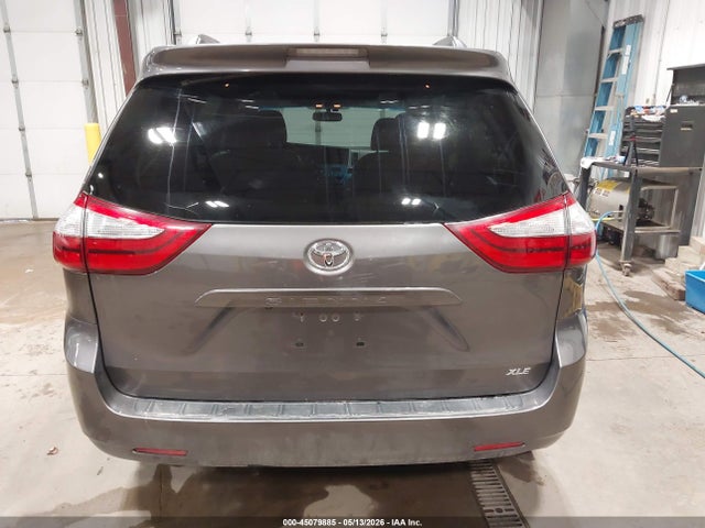 5TDYK3DC7FS648329 Toyota Sienna Xle 8 Passenger