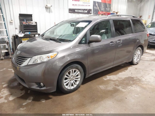 5TDYK3DC7FS648329 Toyota Sienna Xle 8 Passenger