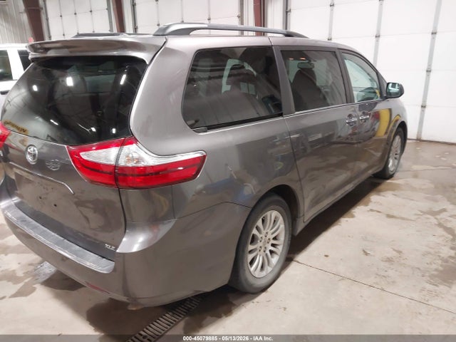 5TDYK3DC7FS648329 Toyota Sienna Xle 8 Passenger