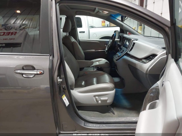 5TDYK3DC7FS648329 Toyota Sienna Xle 8 Passenger
