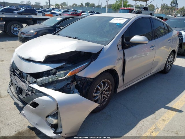 Toyota Prius Prime Advanced 2018 JTDKARFP9J3096063 Image 2