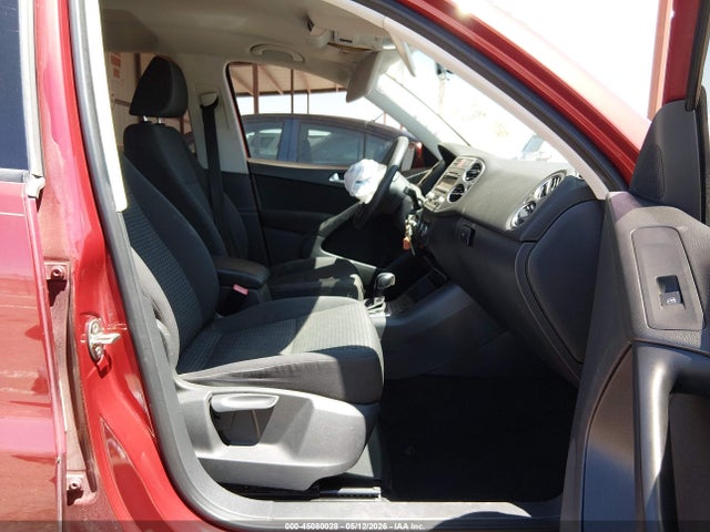 45080028 :رقم المزاد ، WVGAV7AX0BW001817 vin ، 2011 Volkswagen Tiguan S مزاد بيع