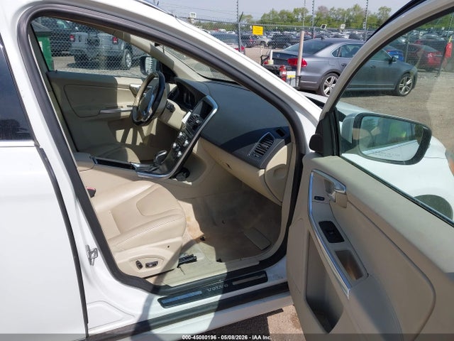 45080196 :رقم المزاد ، YV4612RKXF2631100 vin ، 2015 Volvo Xc60 T5/t5 Premier مزاد بيع