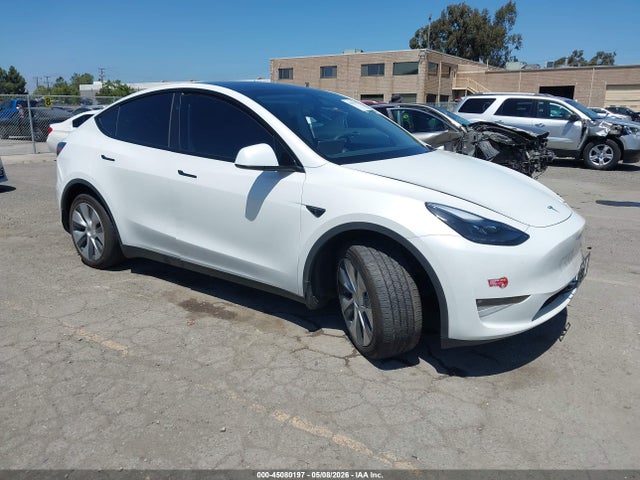 2024 Tesla Model Y Long Range Dual Motor All-wheel Drive მანქანა იყიდება აუქციონზე, vin: 7SAYGDEEXRF004133, აუქციონის ნომერი: 45080197