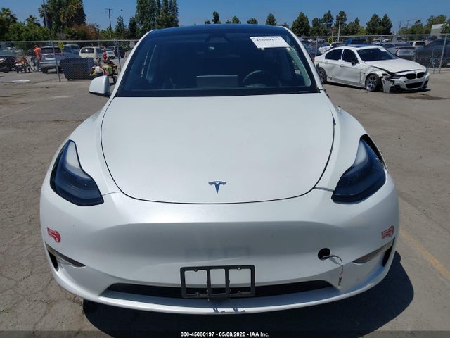 Продажа на аукционе авто 2024 Tesla Model Y Long Range Dual Motor All-wheel Drive, vin: 7SAYGDEEXRF004133, номер лота: 45080197