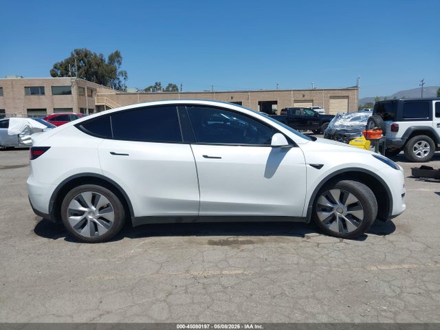 Продажа на аукционе авто 2024 Tesla Model Y Long Range Dual Motor All-wheel Drive, vin: 7SAYGDEEXRF004133, номер лота: 45080197