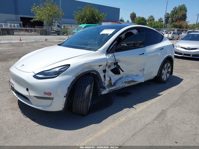 Продажа на аукционе авто 2024 Tesla Model Y Long Range Dual Motor All-wheel Drive, vin: 7SAYGDEEXRF004133, номер лота: 45080197