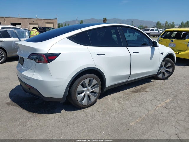 Продажа на аукционе авто 2024 Tesla Model Y Long Range Dual Motor All-wheel Drive, vin: 7SAYGDEEXRF004133, номер лота: 45080197