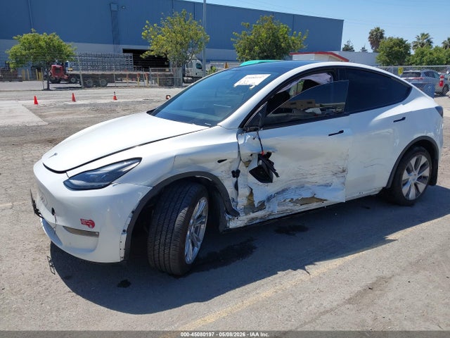 Продажа на аукционе авто 2024 Tesla Model Y Long Range Dual Motor All-wheel Drive, vin: 7SAYGDEEXRF004133, номер лота: 45080197