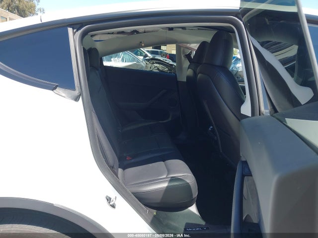 Продажа на аукционе авто 2024 Tesla Model Y Long Range Dual Motor All-wheel Drive, vin: 7SAYGDEEXRF004133, номер лота: 45080197
