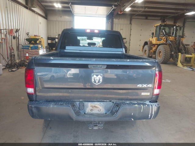 1C6RR7KGXKS566195 RAM 1500 Classic Tradesman 4x4 5&#039;7 Box