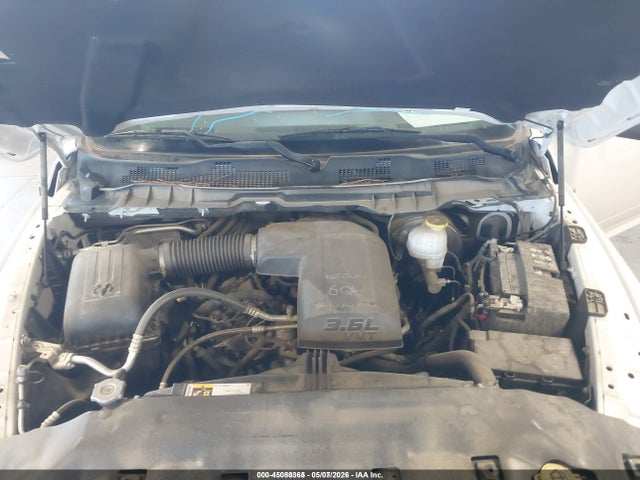 3C6JR7DG5KG503362 RAM 1500 Classic Tradesman 4x4 8&#039; Box