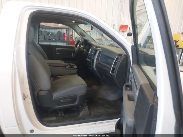 3C6JR7DG5KG503362 RAM 1500 Classic Tradesman 4x4 8&#039; Box