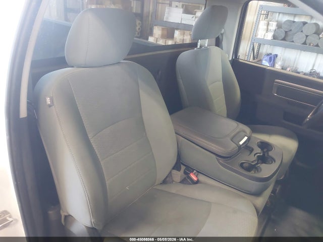 3C6JR7DG5KG503362 RAM 1500 Classic Tradesman 4x4 8&#039; Box