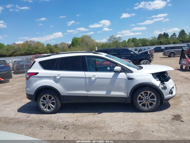 45080459 :رقم المزاد ، 1FMCU0GD3HUB82237 vin ، 2017 Ford Escape Se مزاد بيع
