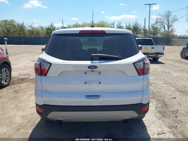 45080459 :رقم المزاد ، 1FMCU0GD3HUB82237 vin ، 2017 Ford Escape Se مزاد بيع