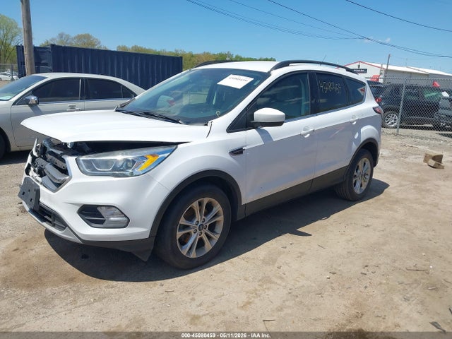 45080459 :رقم المزاد ، 1FMCU0GD3HUB82237 vin ، 2017 Ford Escape Se مزاد بيع