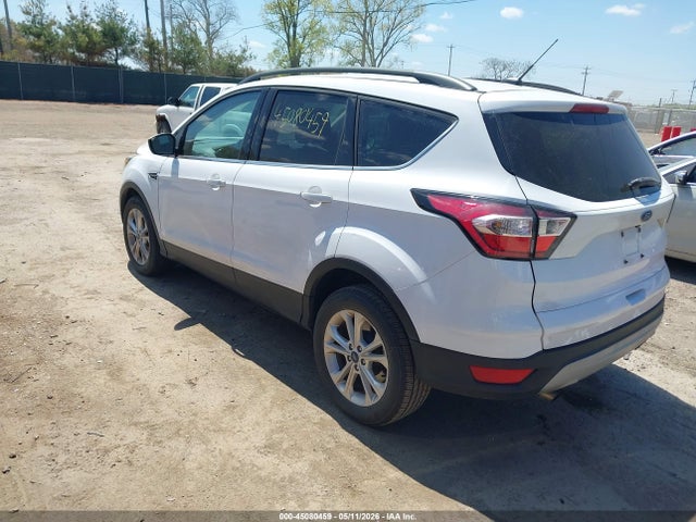 45080459 :رقم المزاد ، 1FMCU0GD3HUB82237 vin ، 2017 Ford Escape Se مزاد بيع