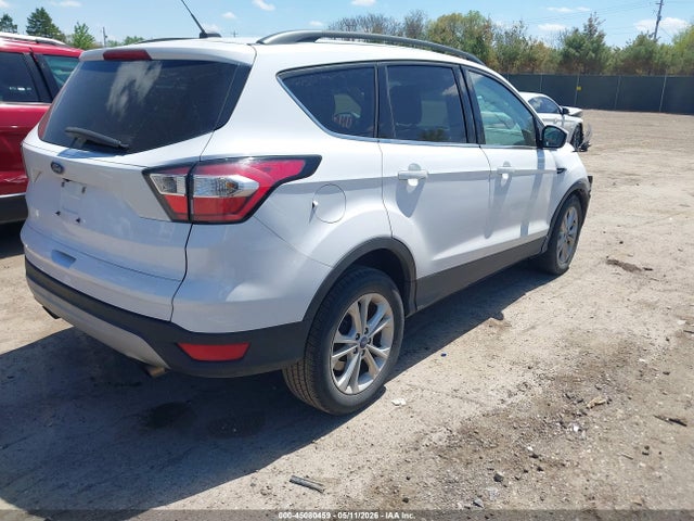 45080459 :رقم المزاد ، 1FMCU0GD3HUB82237 vin ، 2017 Ford Escape Se مزاد بيع