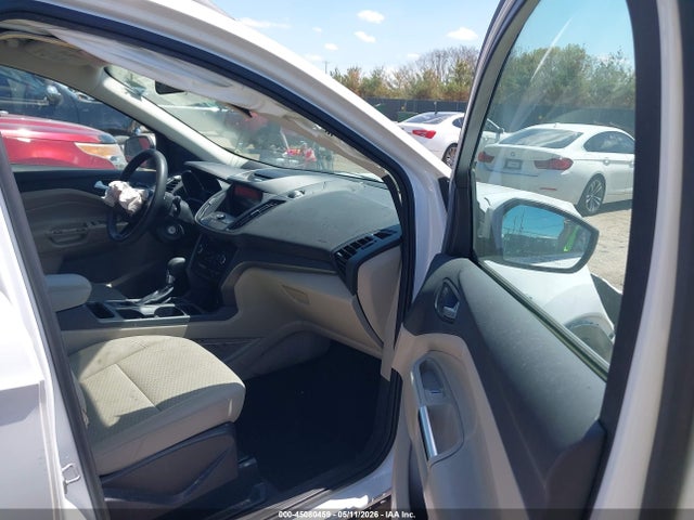 45080459 :رقم المزاد ، 1FMCU0GD3HUB82237 vin ، 2017 Ford Escape Se مزاد بيع