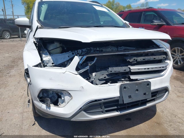 45080459 :رقم المزاد ، 1FMCU0GD3HUB82237 vin ، 2017 Ford Escape Se مزاد بيع