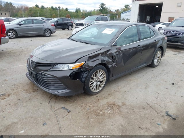 45080641 :رقم المزاد ، 4T1B11HK4JU043974 vin ، 2018 Toyota Camry Xle مزاد بيع