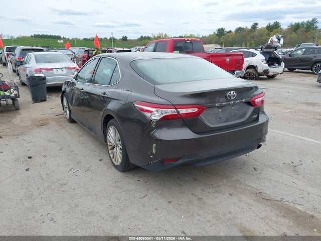 45080641 :رقم المزاد ، 4T1B11HK4JU043974 vin ، 2018 Toyota Camry Xle مزاد بيع