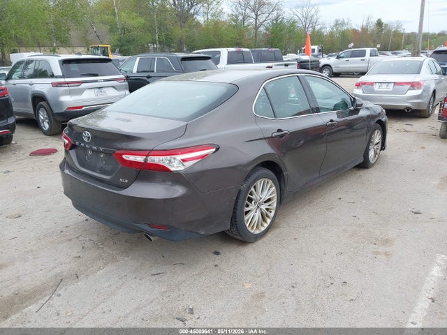 45080641 :رقم المزاد ، 4T1B11HK4JU043974 vin ، 2018 Toyota Camry Xle مزاد بيع