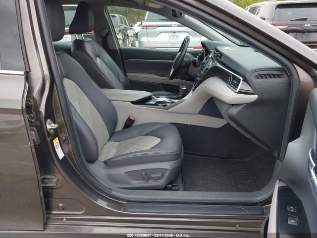 45080641 :رقم المزاد ، 4T1B11HK4JU043974 vin ، 2018 Toyota Camry Xle مزاد بيع
