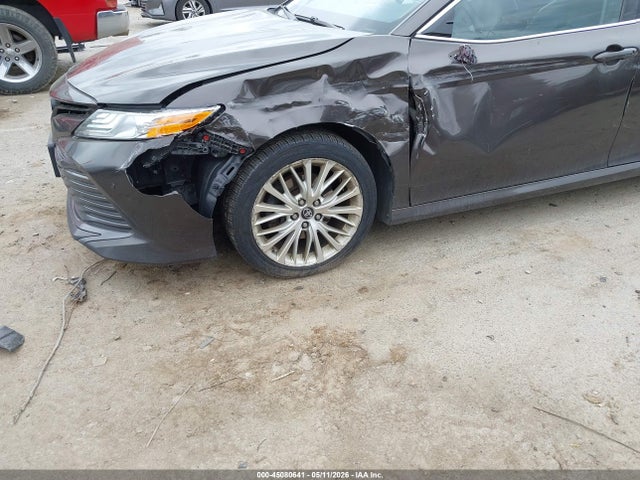 45080641 :رقم المزاد ، 4T1B11HK4JU043974 vin ، 2018 Toyota Camry Xle مزاد بيع