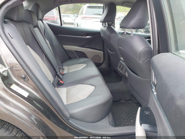 45080641 :رقم المزاد ، 4T1B11HK4JU043974 vin ، 2018 Toyota Camry Xle مزاد بيع