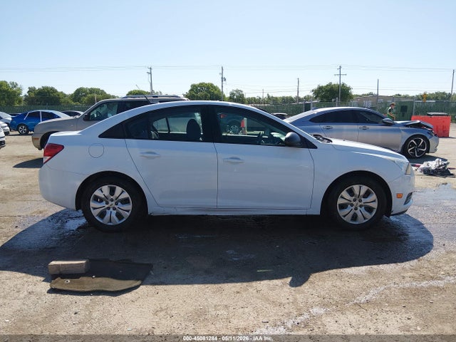 1G1PA5SG8E7302159 Chevrolet Cruze Ls Auto