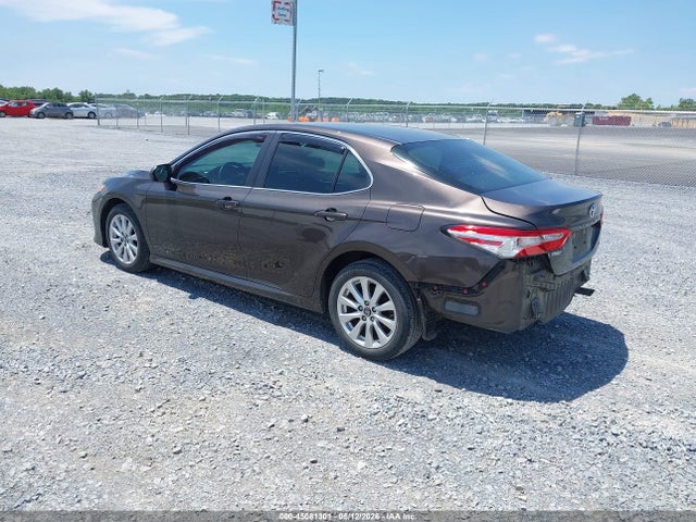 Продажа на аукционе авто 2018 Toyota Camry Le, vin: 4T1B11HK2JU507893, номер лота: 45081301
