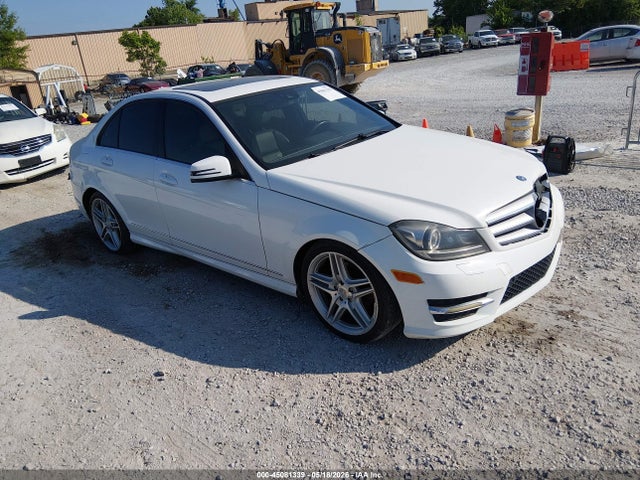 Продаж на аукціоні авто 2013 Mercedes-benz C 250 Luxury/sport, vin: WDDGF4HB2DA778610, номер лоту: 45081339