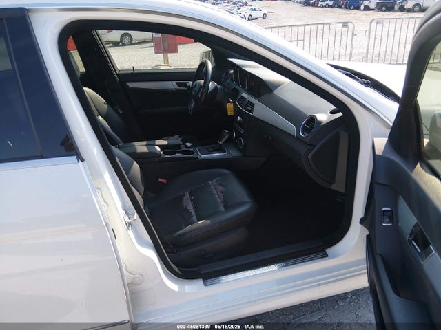 Продажа на аукционе авто 2013 Mercedes-benz C 250 Luxury/sport, vin: WDDGF4HB2DA778610, номер лота: 45081339