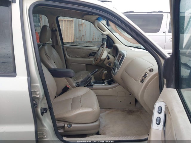 45081605 :رقم المزاد ، 1FMCU04165KD52284 vin ، 2005 Ford Escape Limited مزاد بيع
