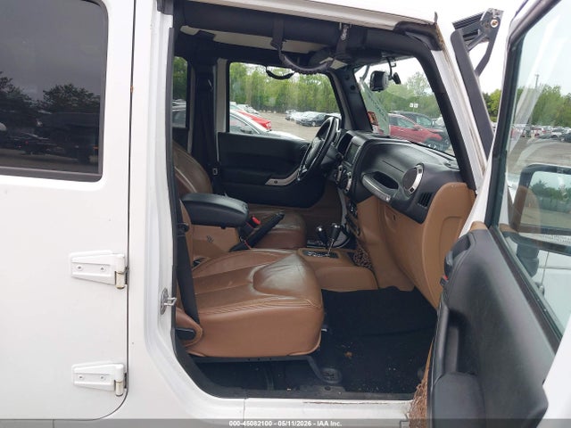 45082100 :رقم المزاد ، 1C4BJWEG3HL664737 vin ، 2017 Jeep Wrangler Unlimited Sahara 4x4 مزاد بيع
