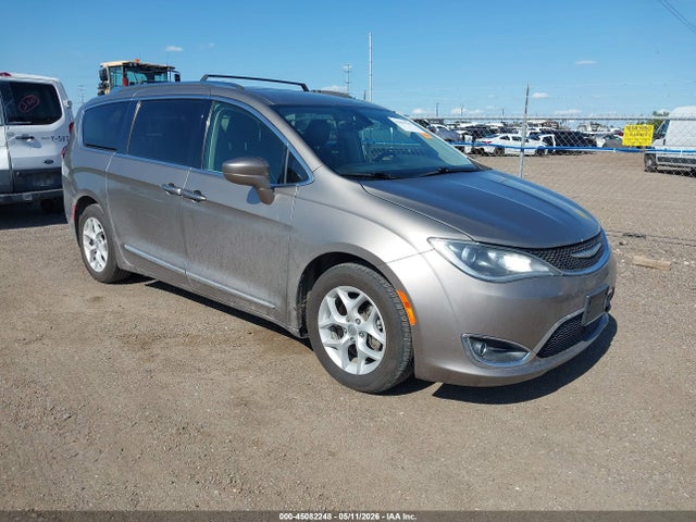 Продаж на аукціоні авто 2018 Chrysler Pacifica Touring L, vin: 2C4RC1BG4JR219050, номер лоту: 45082248