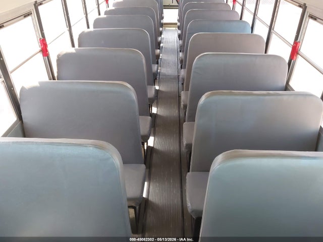 Ic Corporation 3000 Ce 2014 4DRBUAAN1EB797542 Image 8