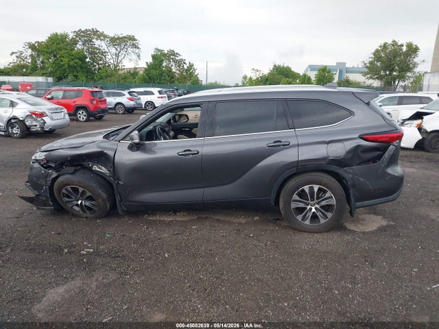 Продаж на аукціоні авто 2022 Toyota Highlander Xle, vin: 5TDGZRBH3NS184804, номер лоту: 45082639