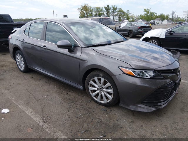 Toyota CAMRY LE 2019 4T1B11HK5KU856841 Image 1