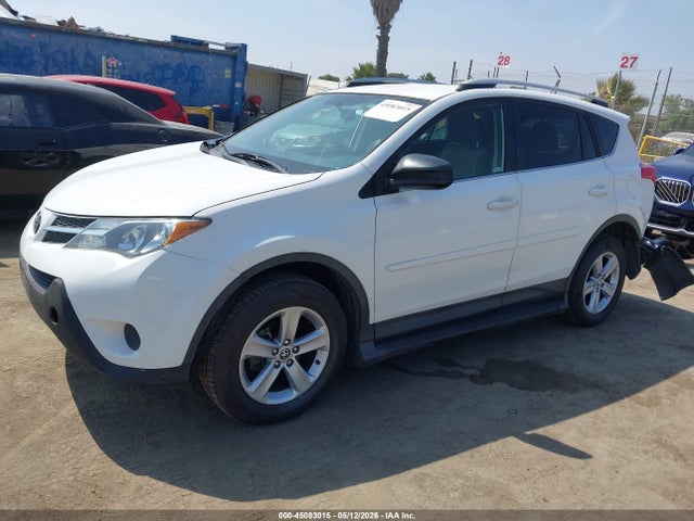 JTMBFREV1FJ016162 Toyota RAV4 LE