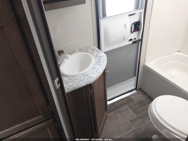 4YDT27226JT433172 Keystone Other