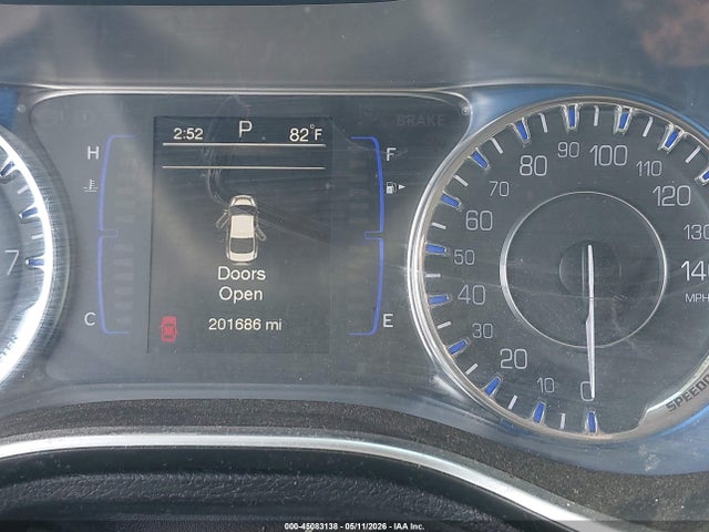 Продажа на аукционе авто 2016 Chrysler 200 Limited, vin: 1C3CCCAB1GN102737, номер лота: 45083138