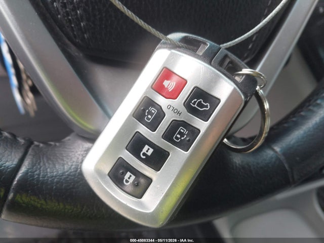 2015 Toyota Sienna Xle Premium 7 Passenger მანქანა იყიდება აუქციონზე, vin: 5TDDK3DC6FS097972, აუქციონის ნომერი: 45083344