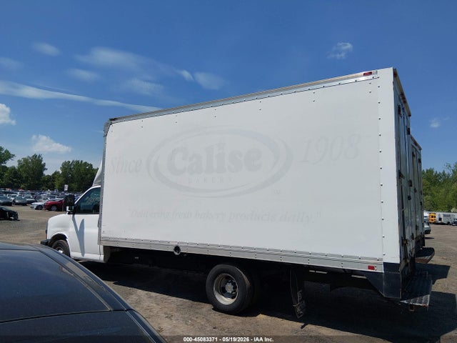 45083371 :رقم المزاد ، 1HA3GTCG5JN002183 vin ، 2018 Chevrolet Express Cutaway Work Van مزاد بيع