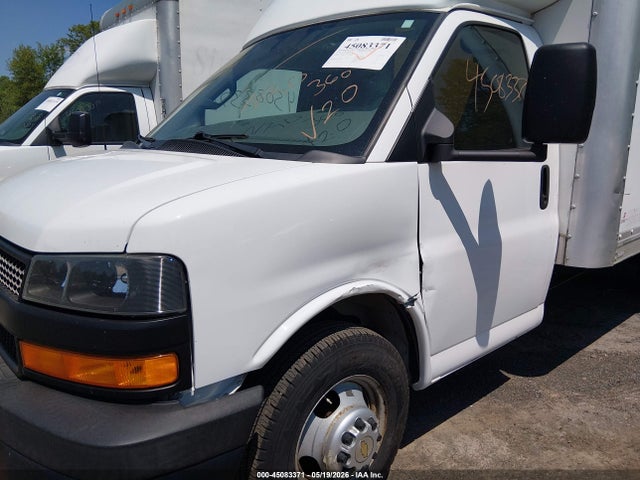 45083371 :رقم المزاد ، 1HA3GTCG5JN002183 vin ، 2018 Chevrolet Express Cutaway Work Van مزاد بيع