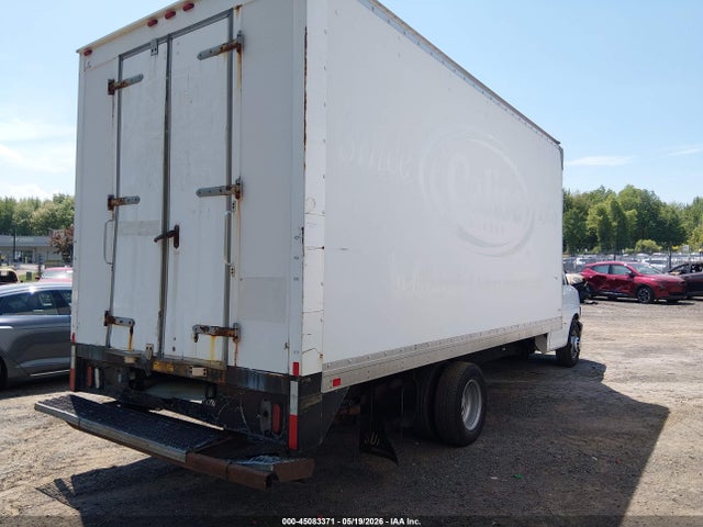 45083371 :رقم المزاد ، 1HA3GTCG5JN002183 vin ، 2018 Chevrolet Express Cutaway Work Van مزاد بيع